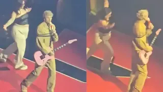 Фенка пропадна на сцената по време на концерт на Machine Gun Kelly