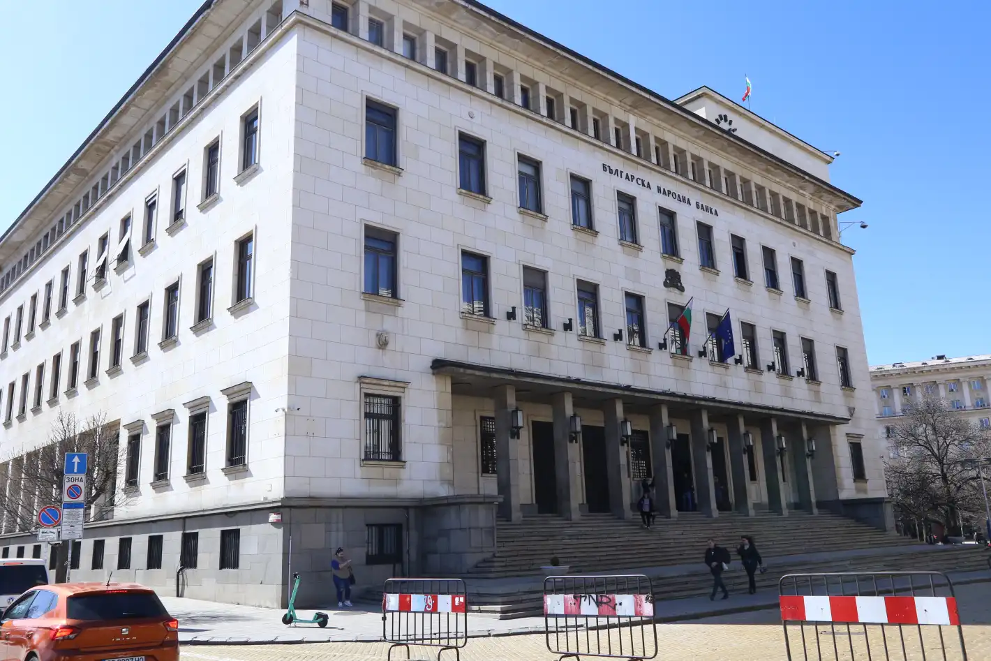 Управителят на БНБ със заплата от 14 хил. евро