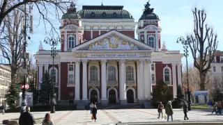 Заплати има, пари за декори – не: Финансов дефицит блокира Народния театър и Операта