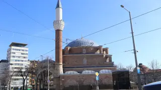 Първо в БЛИЦ! Чужденци се биха в района на Баня Баши джамия в София
