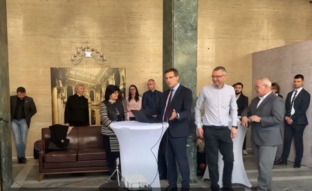 Станислав Анастасов предупреди, че машините на “Смартматик” се използват за компрометиране на изборите