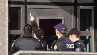 Центърът на Торонто е блокиран след стрелбата по консулството на САЩ, полицията издирва бяла „Хонда“ Снимки