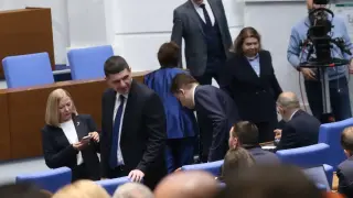 ДБ готвят финансова брадва за родителите