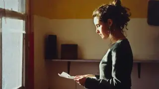 Невидимата нишка на любовта: Как да усетите, че някой е влюбен във вас