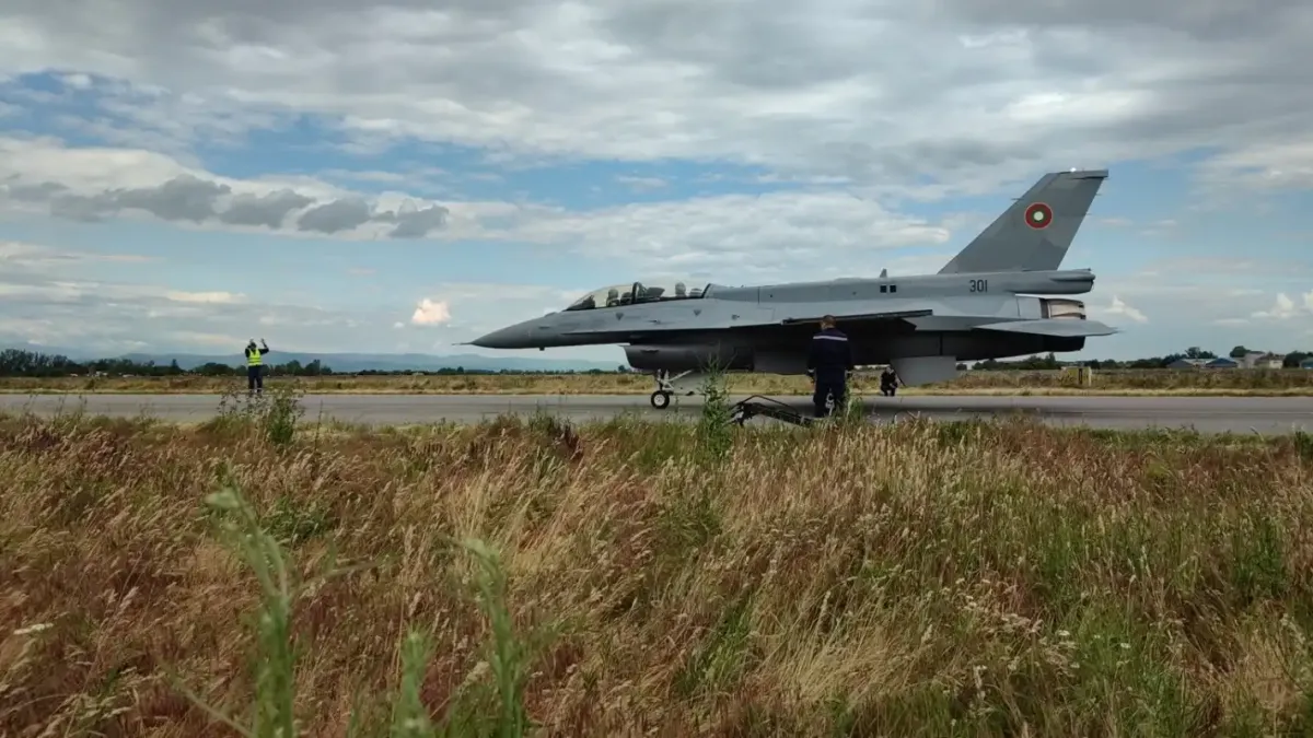 Вдигнахме в небето нашите МиГ-29 и F-16, летяха рамо до рамо