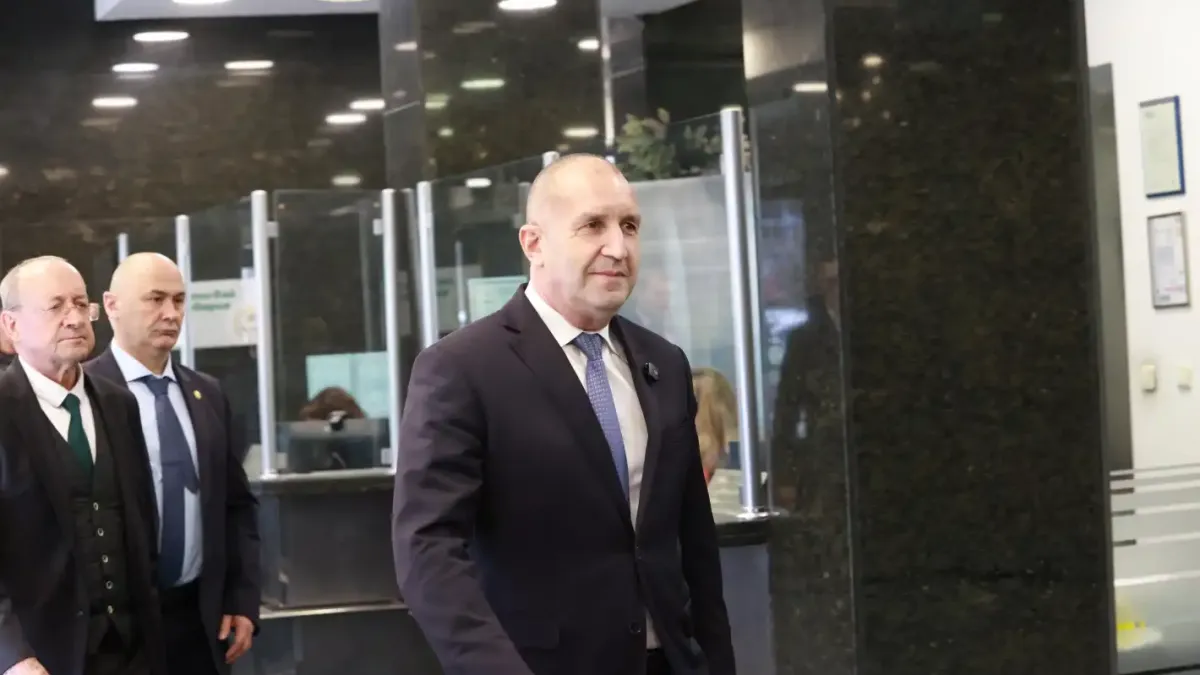 Дарители и кандидати заляха Радев с пари преди вота