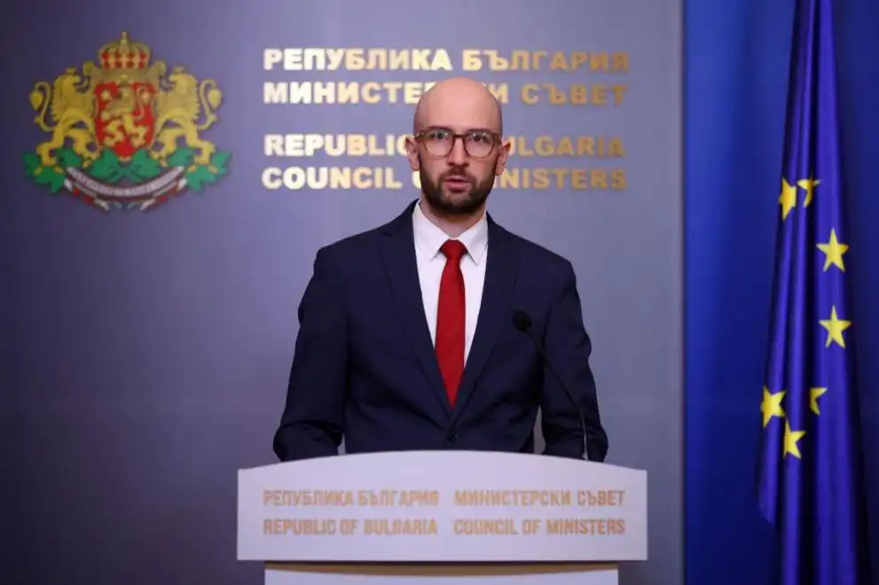 Решено: 5% увеличение на заплатите за служители в БДЖ, "Български пощи" и градския транспорт