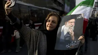 Ирански медии: Съпругата на Али Хаменей е жива