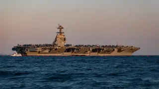 Двама пострадали при пожар на борда на самолетоносача „Джералд Форд“