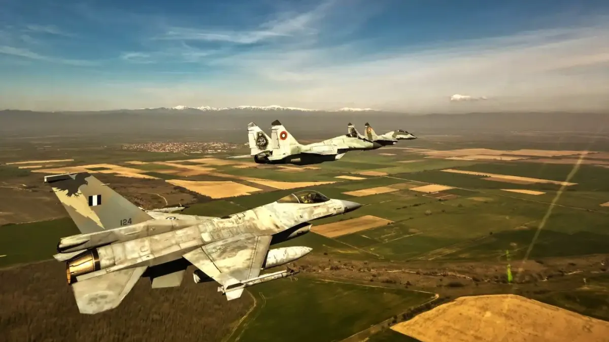 Български МиГ-29 и гръцки F-16 проведоха тренировка за охрана на въздушното пространство Снимки