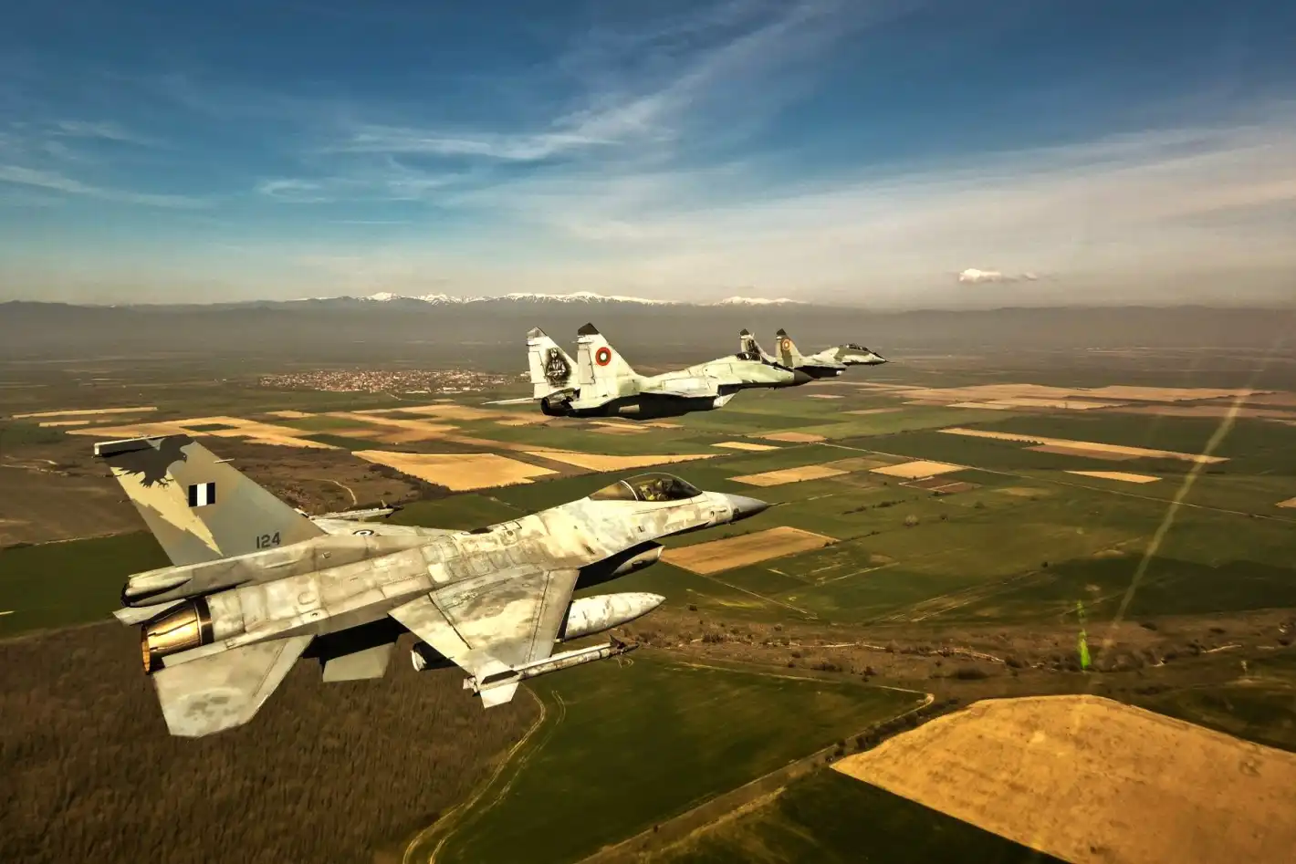 Български МиГ-29 и гръцки F-16 проведоха тренировка за охрана на въздушното пространство Снимки