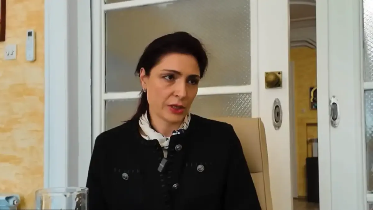 Среща с Криминална полиция: Министър Дечев се оправда с дъщеря си, майката изрази притеснения