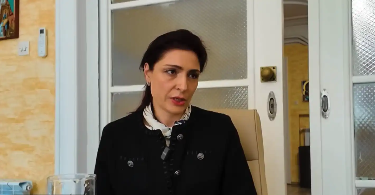 Среща с Криминална полиция: Министър Дечев се оправда с дъщеря си, майката изрази притеснения