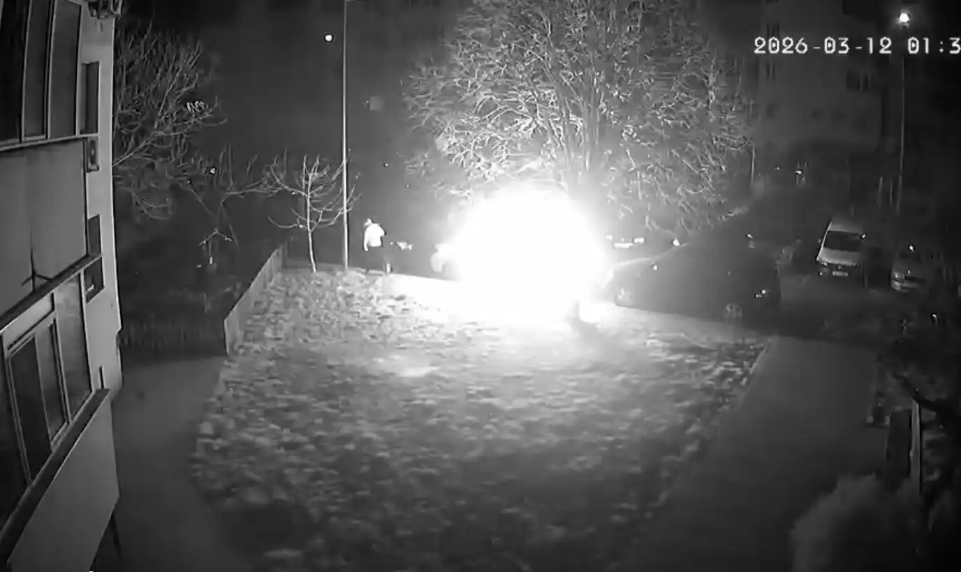 Варна: Издирват подпалвач, който едва не загина при палежа на автомобил