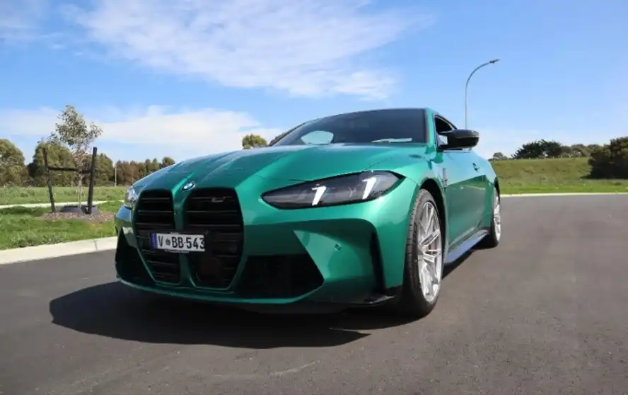 Смяна на фар на BMW M4: Каква е цената и защо е толкова висока?