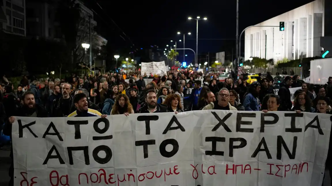 Протест в Атина срещу войната в Иран и присъствието на военни бази на НАТО