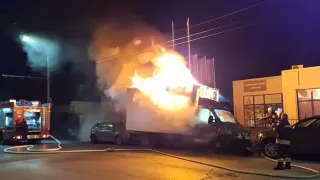 Подпалиха камион в столичния квартал „Дружба“ 1, извършителят се издирва Снимки