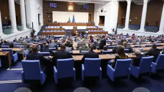 Парламентът прие на първо четене удължителния бюджет за 2026 г.