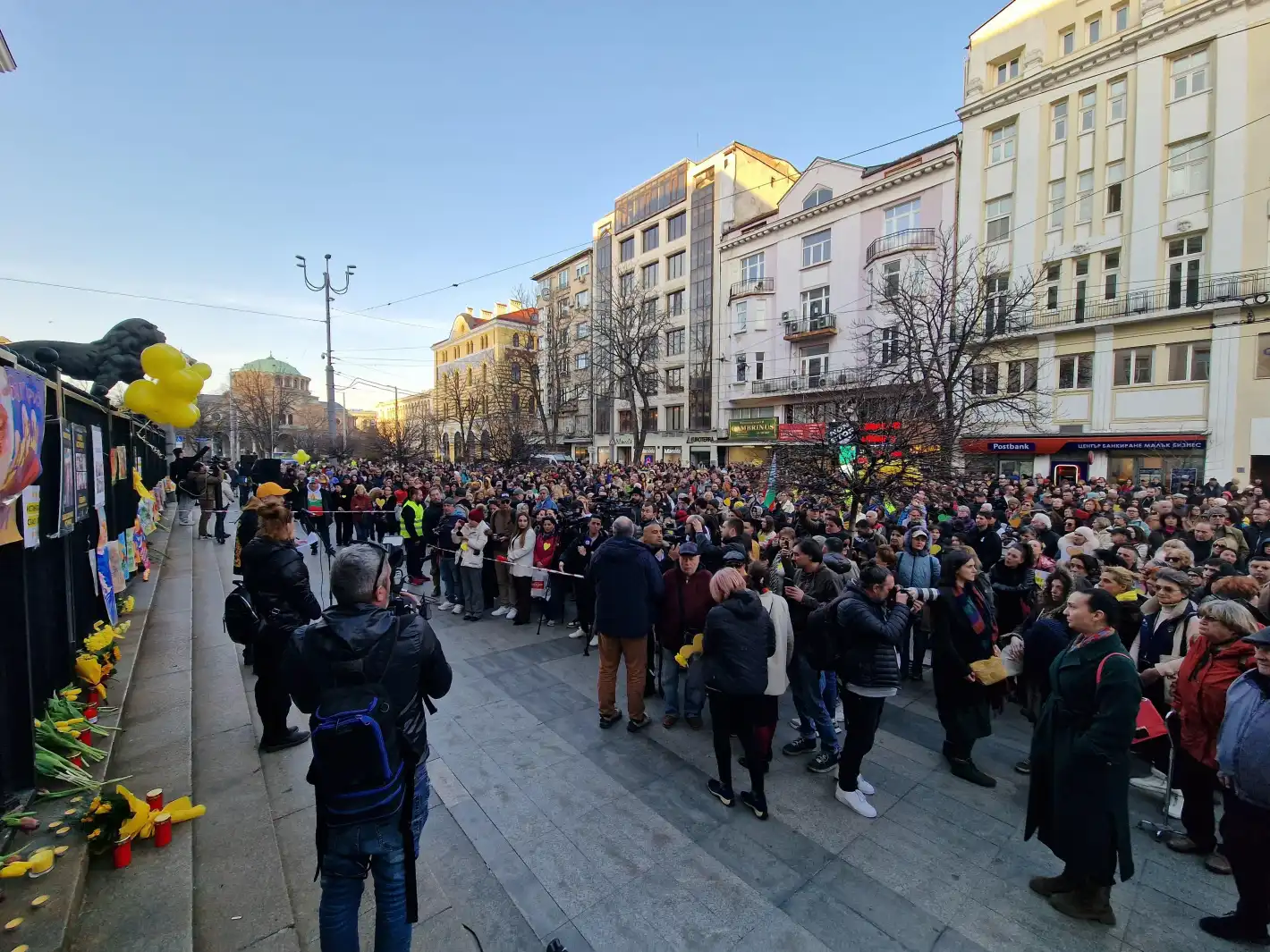 Протест пред Съдебната палата на близките на загиналите на "Петрохан" и Околчица