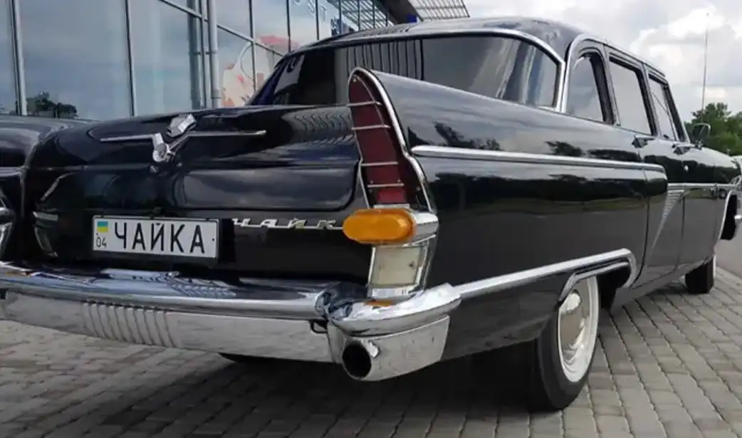 Вижте 54-годишната ГАЗ-13 "Чайка", продават я за 100 000 долара