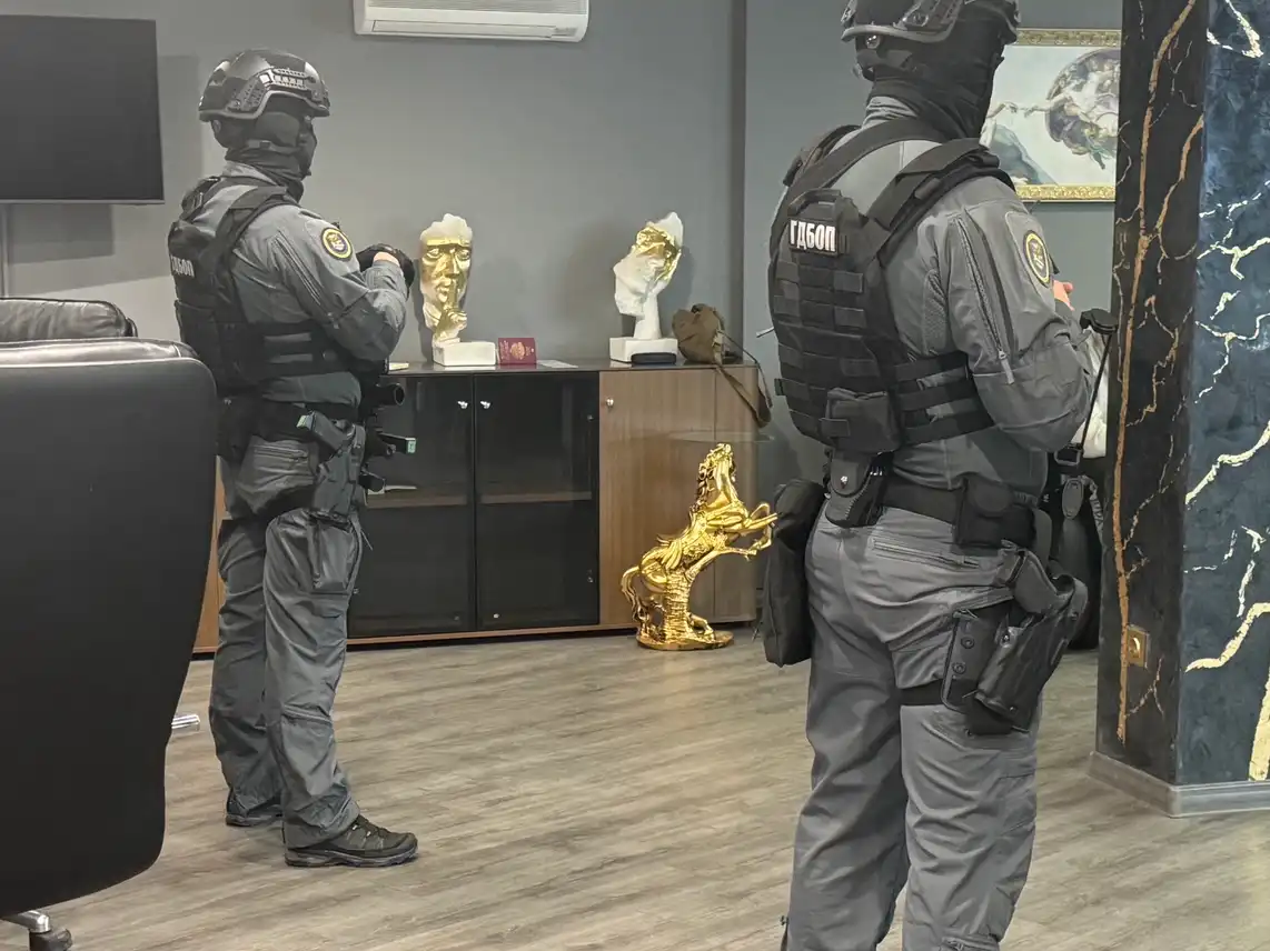 Бивши полицаи и „Близнаците” сред задържаните за рекет и гаври при акцията на ГДБОП