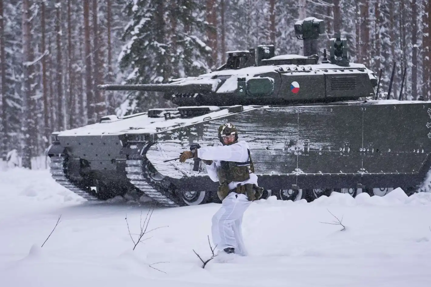 Чешката армия тества новата бойна машина CV9030CZ Mk IV при сурова зима в Швеция