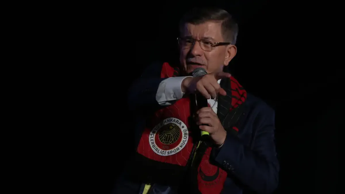 Ахмет Давутоглу с мрачна прогноза, засягаща и България: Светът навлиза в най-опасния период след Втората световна война