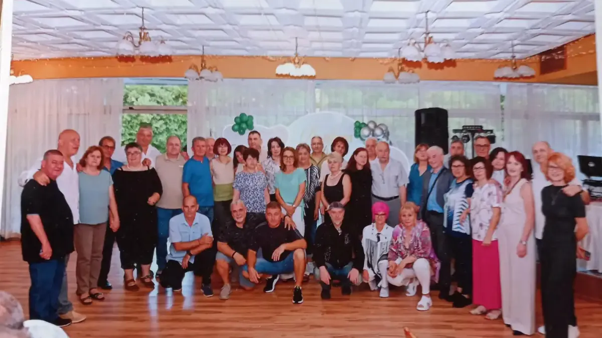 Учителката Офелия Крумова и ученичката ѝ Гергана