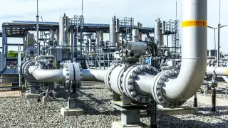 "Газпром": Европа посреща края на зимата с едва 29% газ в хранилищата