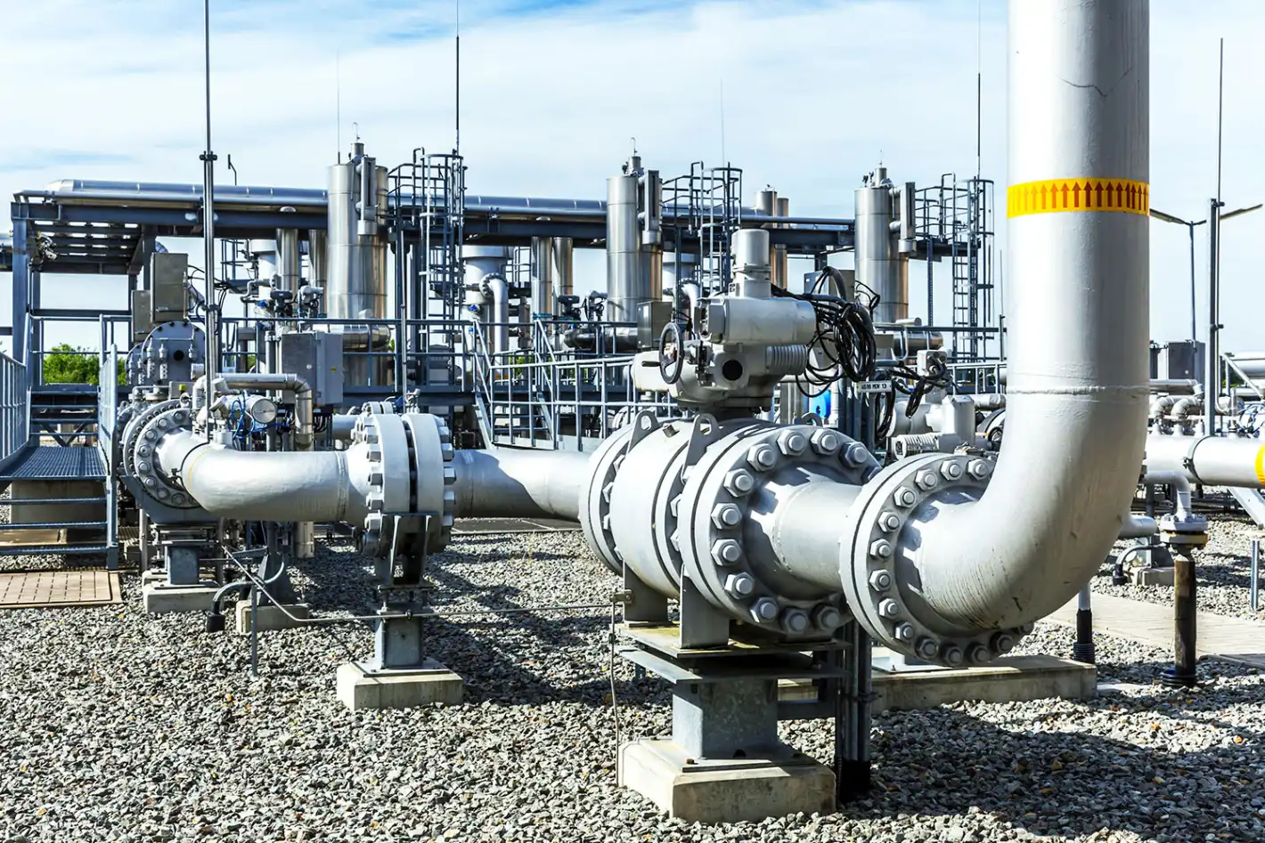 "Газпром": Европа посреща края на зимата с едва 29% газ в хранилищата