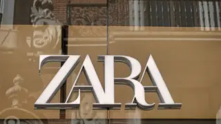 Протест в Бристъл срещу „Зара“ след побой над ученичка