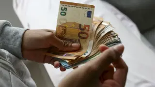 НСИ отчете ръст, но 70% не го усещат: заплатите разделят България
