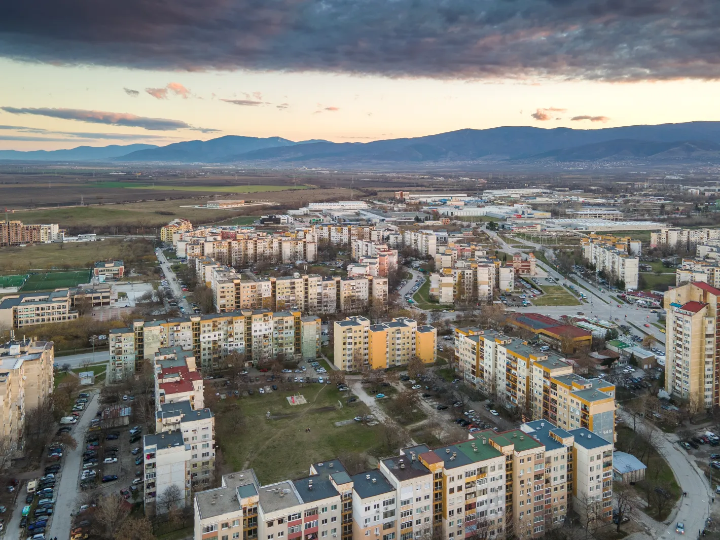 Семейството с деца, живяло под тераса в Пловдив, е настанено в център