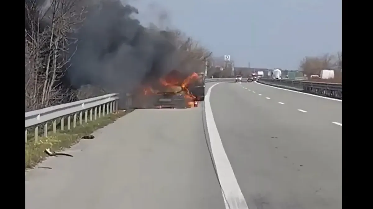 Кола гори на магистрала "Тракия"