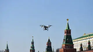 Москва реагира необичайно на рекордния удар с дронове по руската столица от началото на войната
