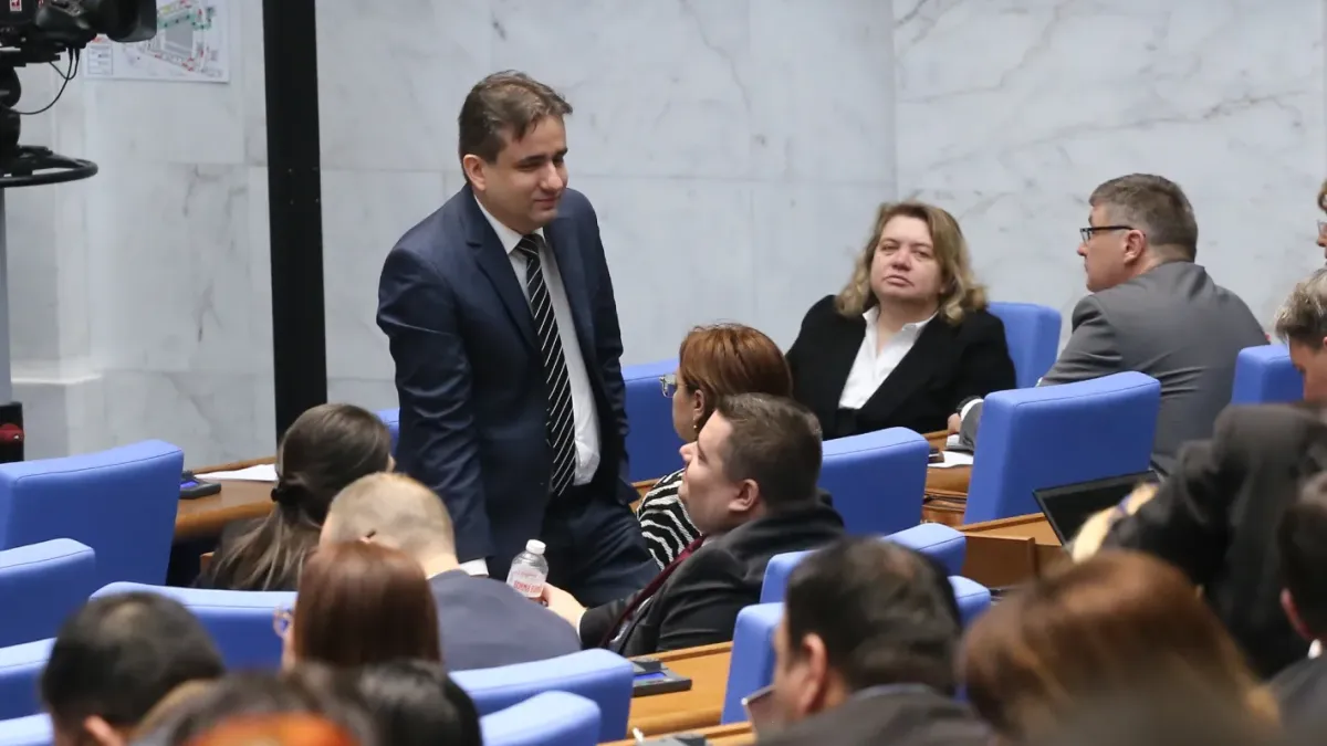 Да управляват заедно ли? Острие на ПП-ДБ издаде какво готви партията за Радев