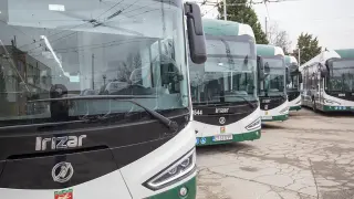 Малолетни строшиха стъкло на движещ се автобус в Стара Загора с камъни