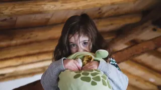 Една трета от българчетата в риск от бедност, 16% нямат втори чифт обувки