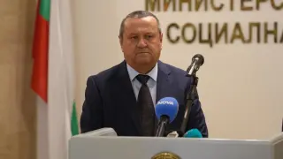 Помощ от 20 евро месечно за скъпи горива прие служебния кабинет
