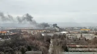 Гъст черен дим се издига в района на столичното летище