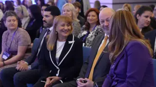 Лидия Шулева: Празничните добавки трябва да се уредят със закон