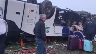 Пет жертви и над 20 ранени в Турция: Автобус се обърна в Адана, семейство загина при челен сблъсък
