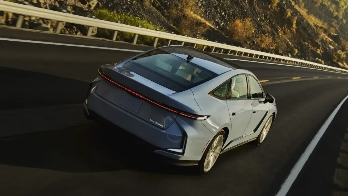 Големи промени: Новият Lexus ES излиза на пазара, ясна е и цената