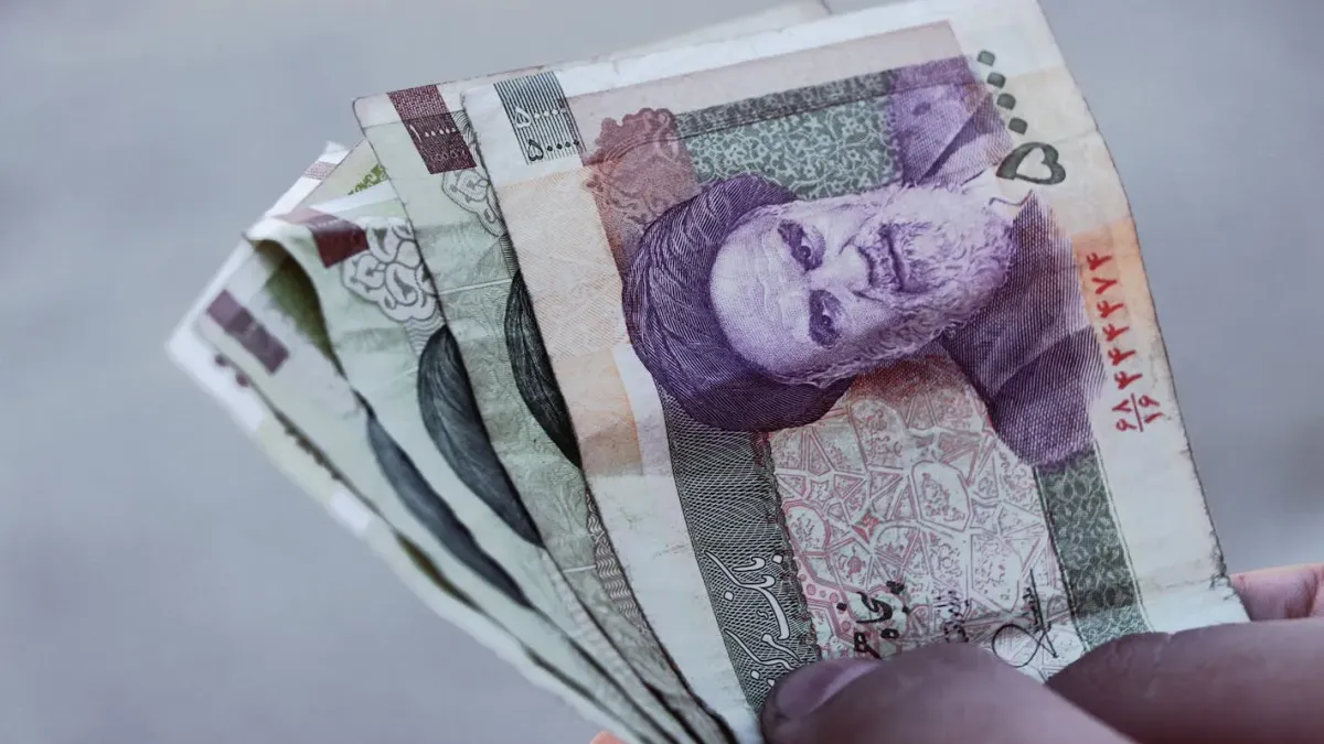 Иран пуска нова банкнота с най-високата номинална стойност