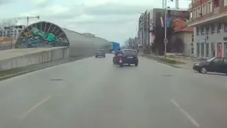 Кадри: Моторист и кола се удариха на бул. „Ломско шосе“ в София