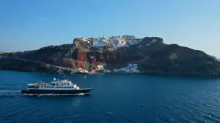 Санторини отвори пристанището си с нови такси за туристите