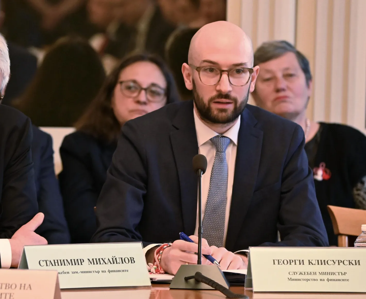 Финансовият министър: Компенсация за тока на бизнеса би била добра мярка