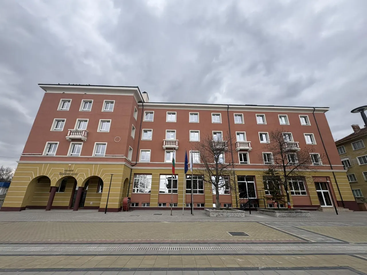 Обновяването на Административната сграда на Община Бобов дол спестява разходи и носи визуална наслада на граждани и администрация