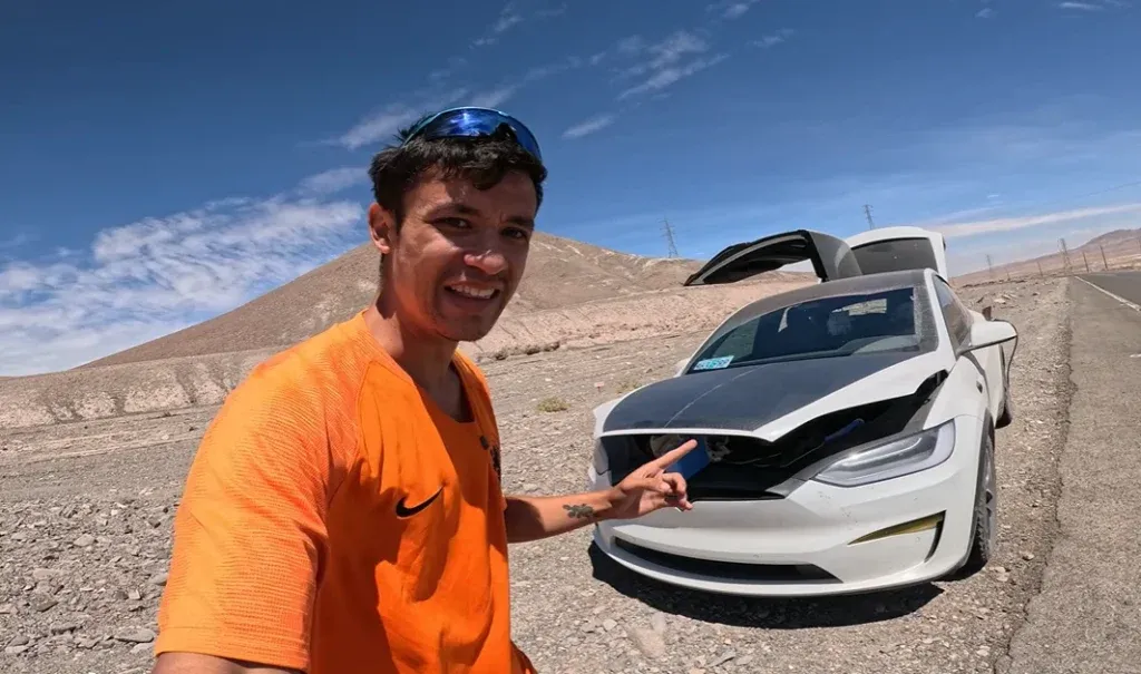 Tesla закъса в Атакама с 1% батерия, шофьор намери решение
