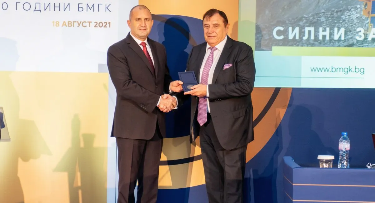 "Боядисаният старец" Вълканов засечен със "спасителя" Радев